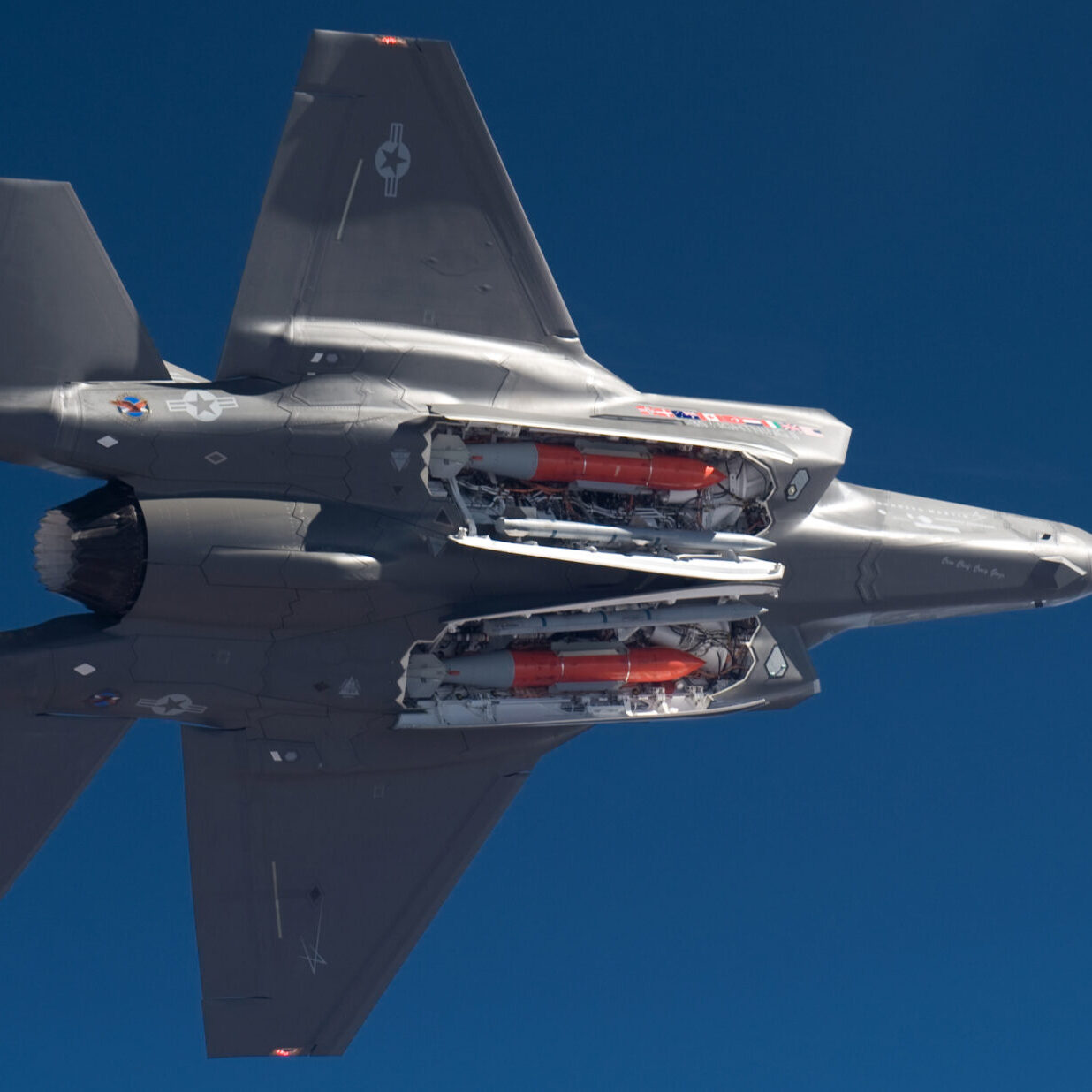 F-35A_with_2_B61-12_bombsSlider