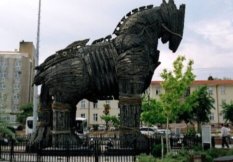 Trojan_horse_in_Canakkale,_Turkey