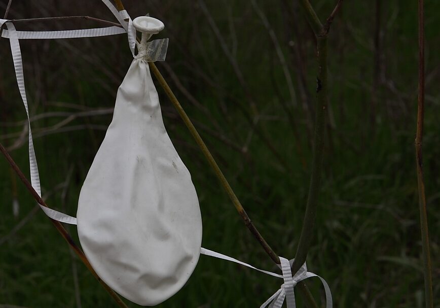 deflated balloon_ zeevveez_CC