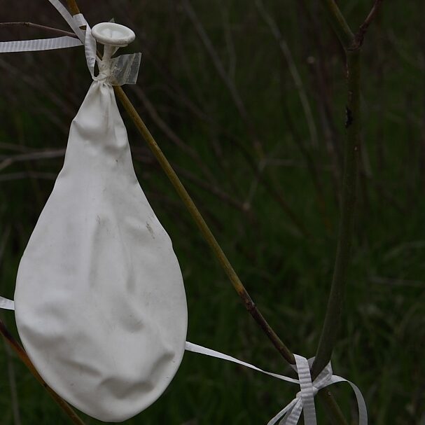 deflated balloon_ zeevveez_CC